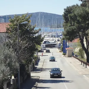 https://apartments-aa.hotelinzadar.com